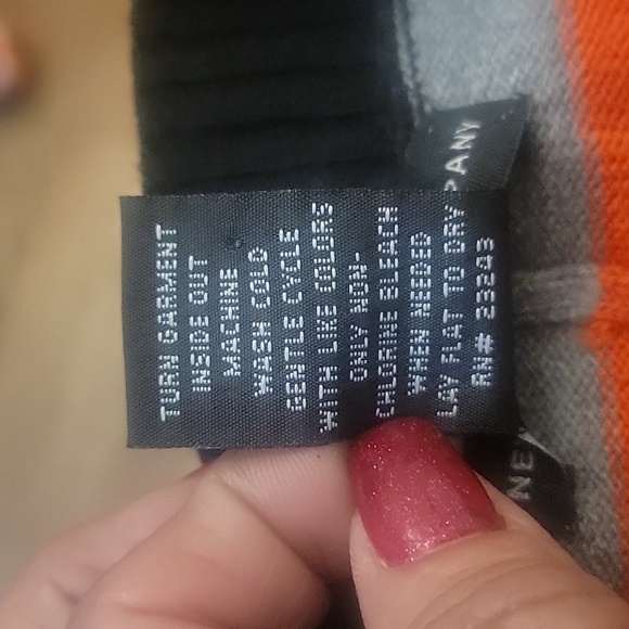 V-Neck Plunge Black & Red Striped Short Sleeve Sweater by New York & Co, Size: L - Picture 7 of 7